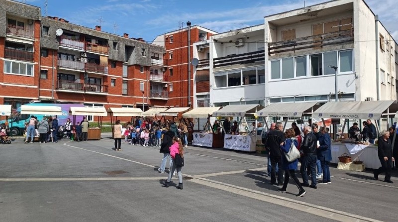 Blagdansko druženje građana uz podjelu ribica i Uskrsni sajam